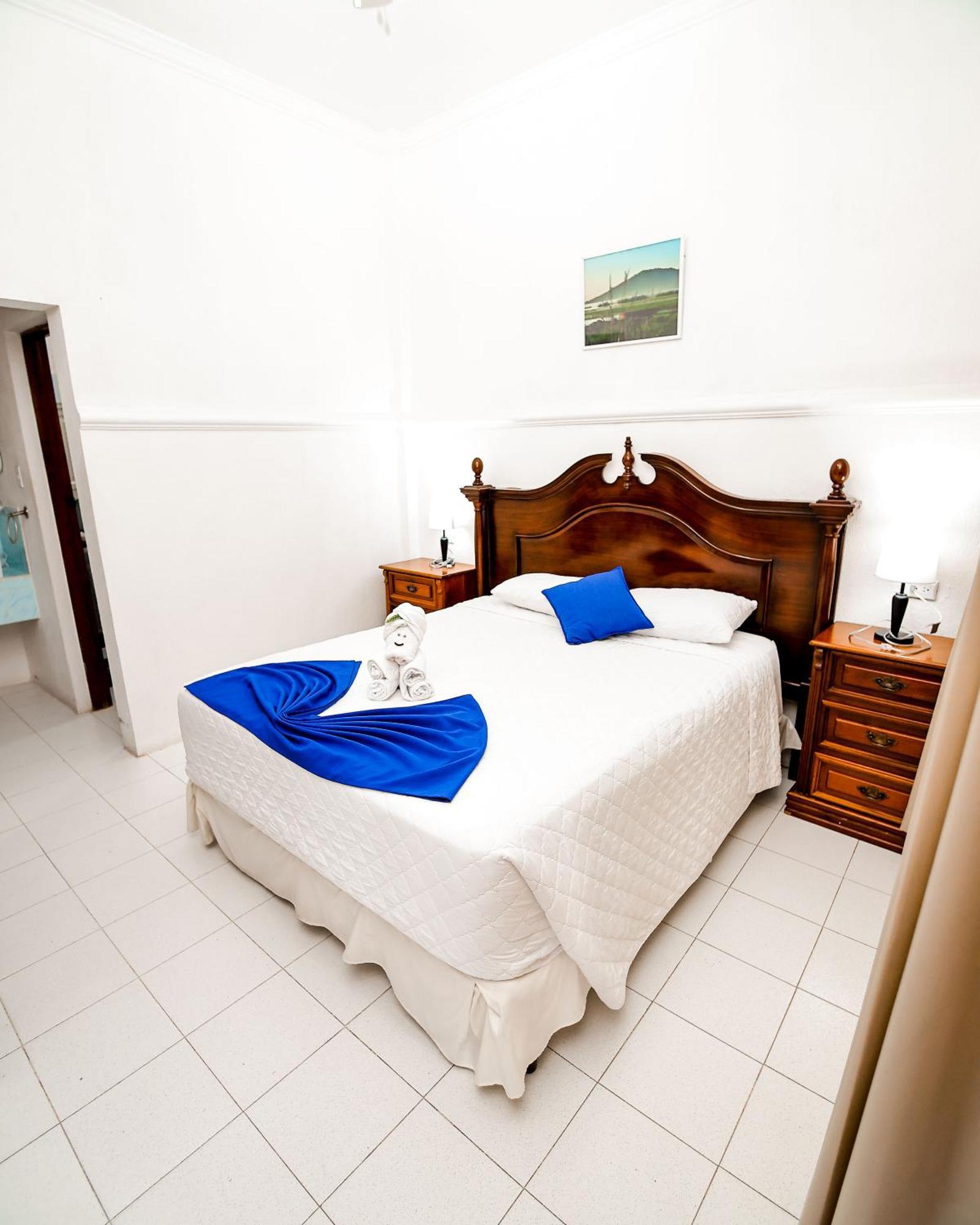 Hotel Villa Del Lago Flores Exterior photo
